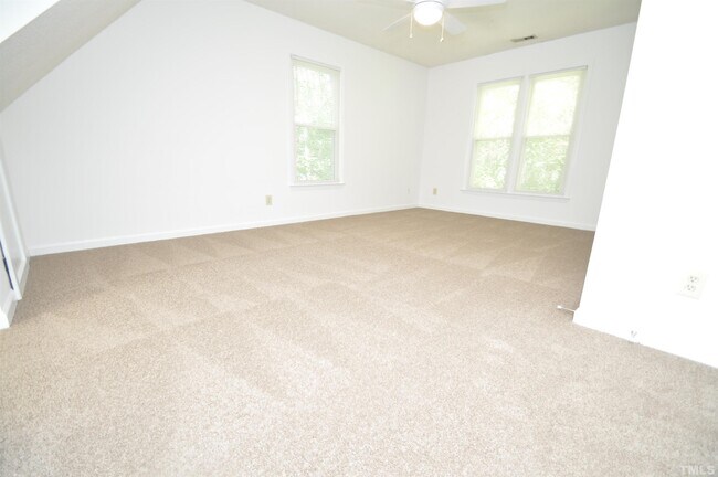 Building Photo - 124 Trafalgar Ln