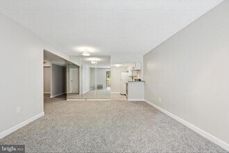 Building Photo - 800 Avondale Rd