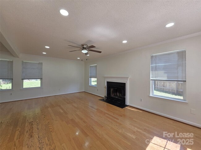 Building Photo - 7106 Spring Creek Ln