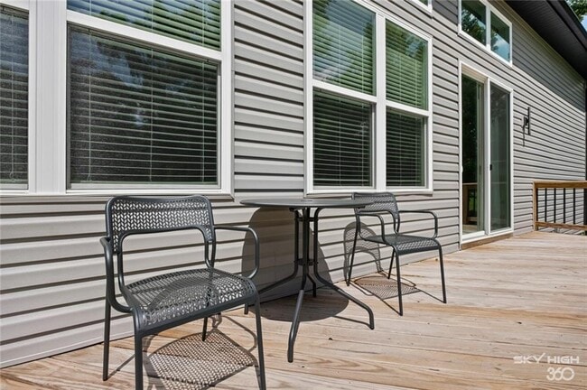 Building Photo - 5 Blandford Ln