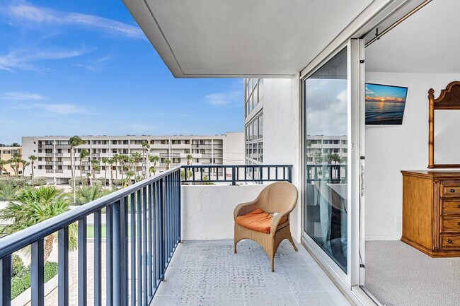 Building Photo - 525 N Ocean Blvd