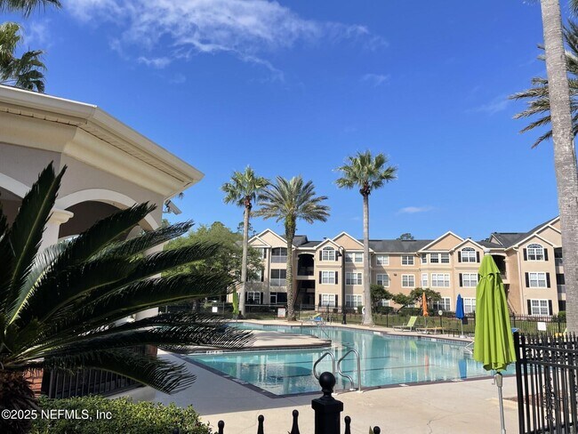 Building Photo - 13810 Sutton Park Dr N