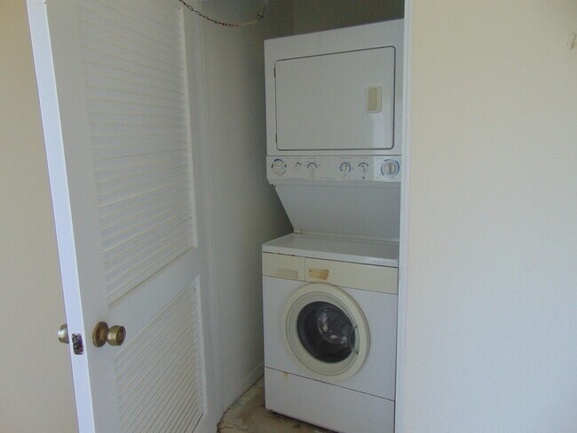Building Photo - 3186 Via Poinciana
