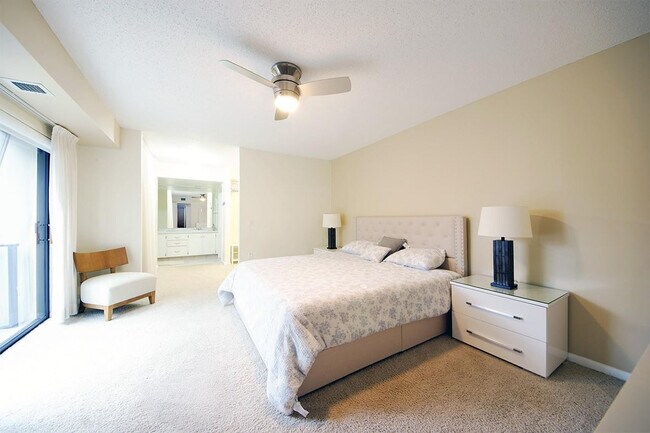 Building Photo - 1700 Embassy Dr