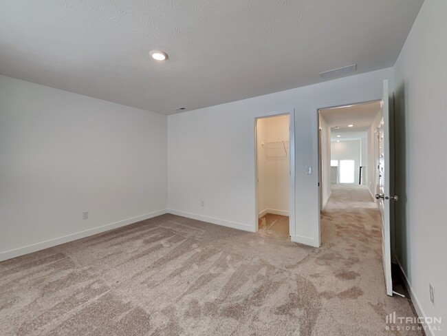Building Photo - 2120 S Quincy Dr