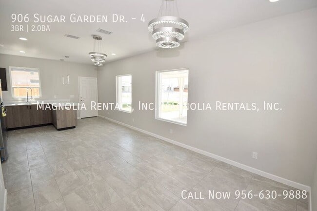 Building Photo - 906 Sugar Gdn Dr