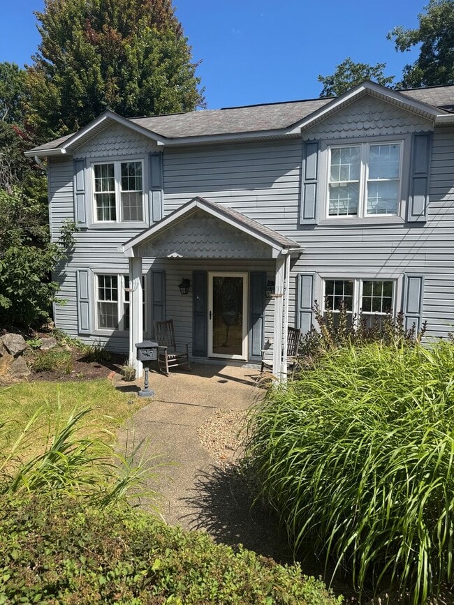Building Photo - Pittsburgh - 3 Bedroom 1.5 Bathroom - Upda...