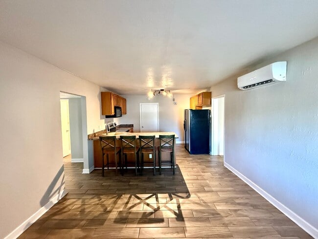 Building Photo - ADORABLE 2 BED WINTER PARK RENTAL HOME