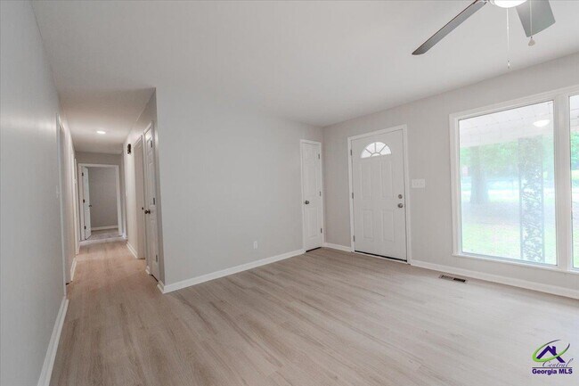 Building Photo - 308 Juniper Rd