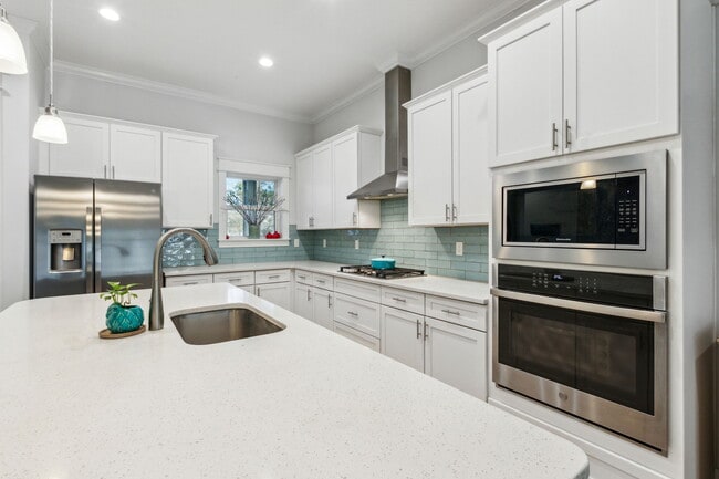 Building Photo - 1539 Coastal Oaks Dr