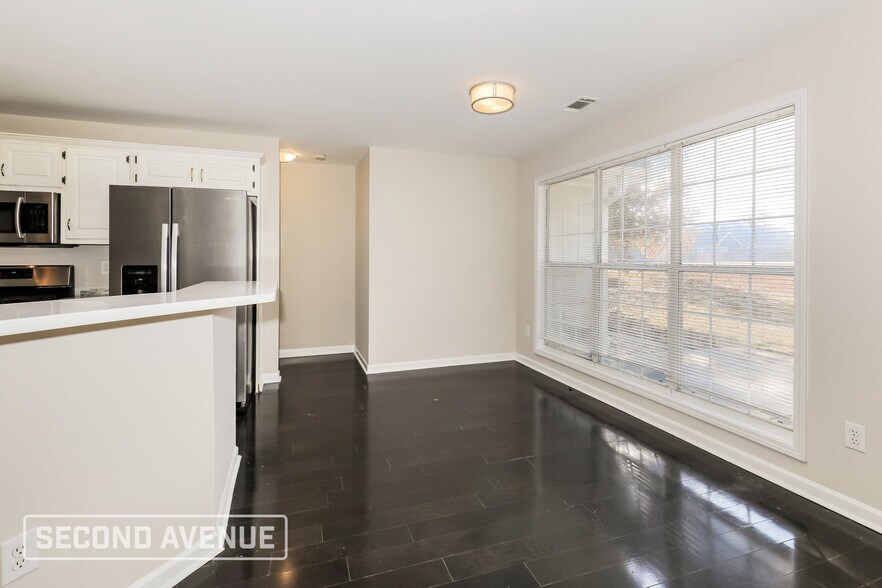 Building Photo - 1008 Maria Dr