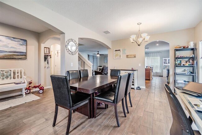 Building Photo - 2073 BRANDING IRON Way