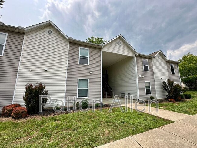 Building Photo - 8 Zell Ln