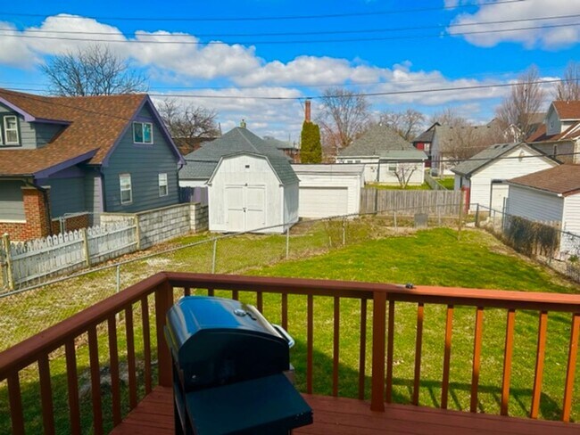 Building Photo - Spacious 2-Bed, 1.5-Bath Home in Indianapolis! Dual walk-in closets in both bedrooms!