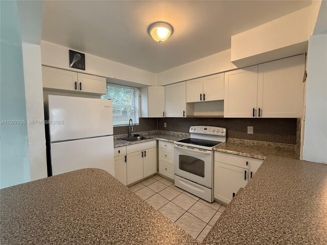 Building Photo - 301 N 70th Ave