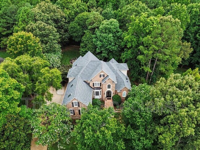 Building Photo - 6121 Carlyle Dr
