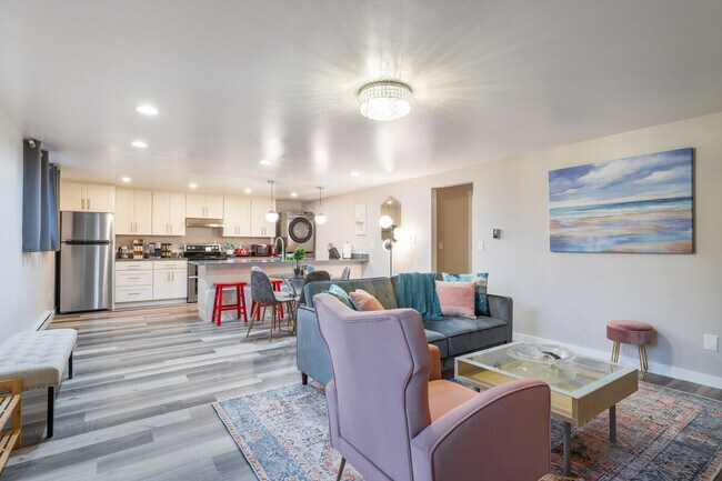 Building Photo - 3202 15th Ave W