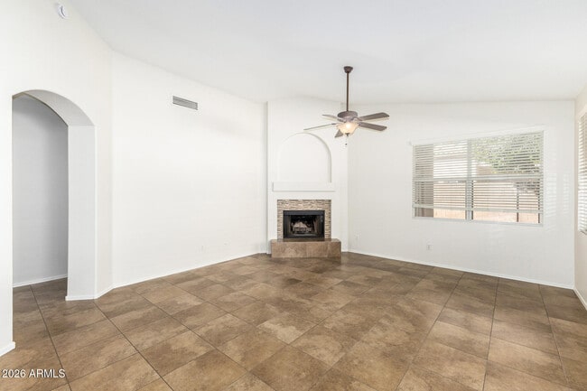 Building Photo - 1180 W Jeanine Dr