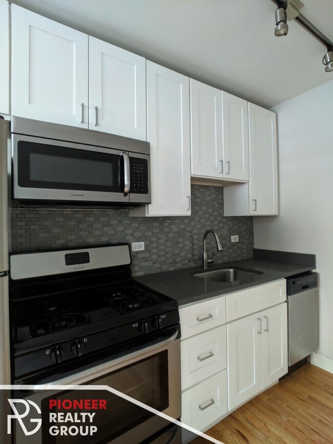 Building Photo - 2424 N Kedzie Blvd