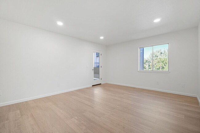 Building Photo - Cute 2 bedroom, 2 bath Condo for rent in R...