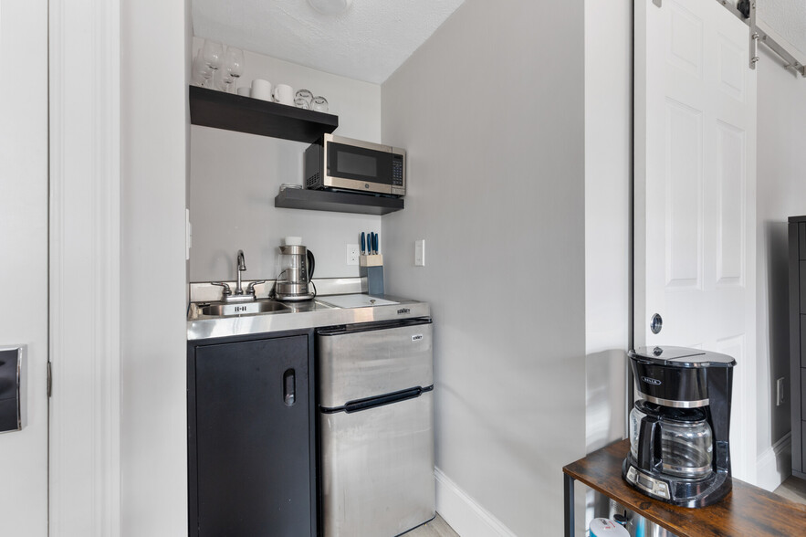 Building Photo - 14 Derne St