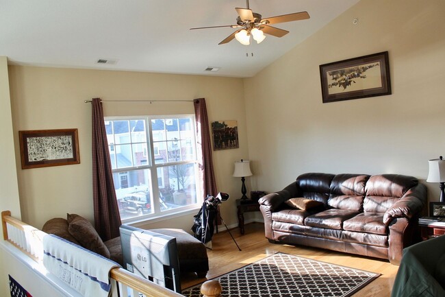 Building Photo - Updated 2BR/2BA Condo with Open Floor Plan!