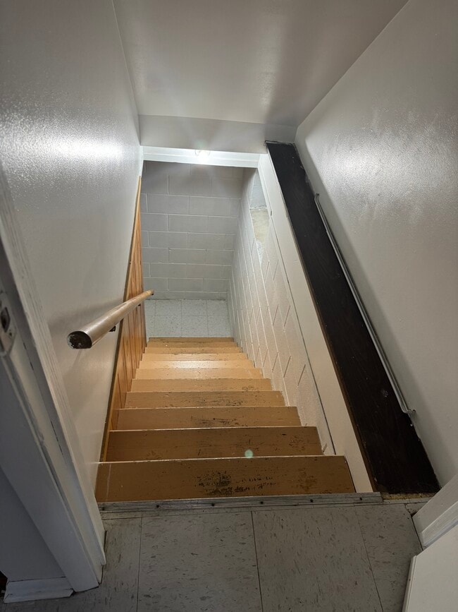 Building Photo - 6262 S Robert Ave