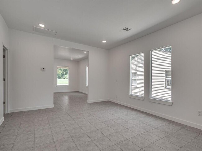 Building Photo - 1814 N Jordan Ave