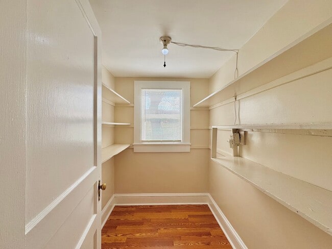 Building Photo - Adorable South Hill Charmer Waiting for YOU!