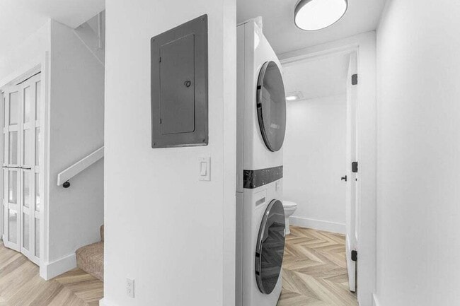 Building Photo - 3007 San Clara Dr