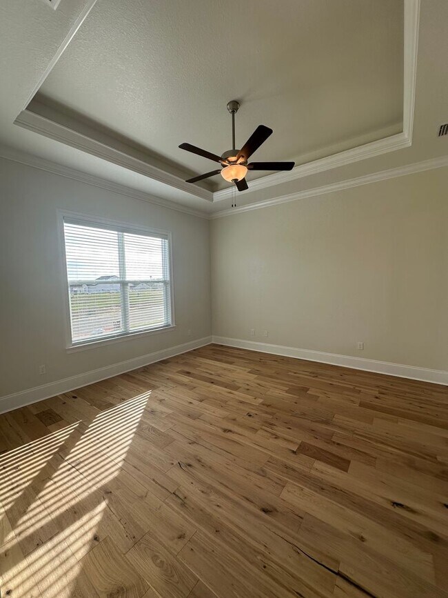 Building Photo - Gorgeous New Contsruction 3 bedroom/2 full...