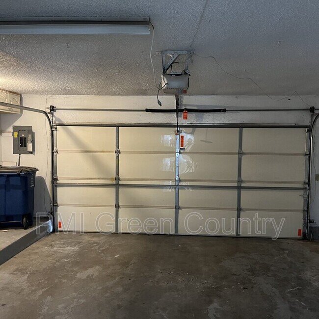Building Photo - 6028 S 90th E Pl