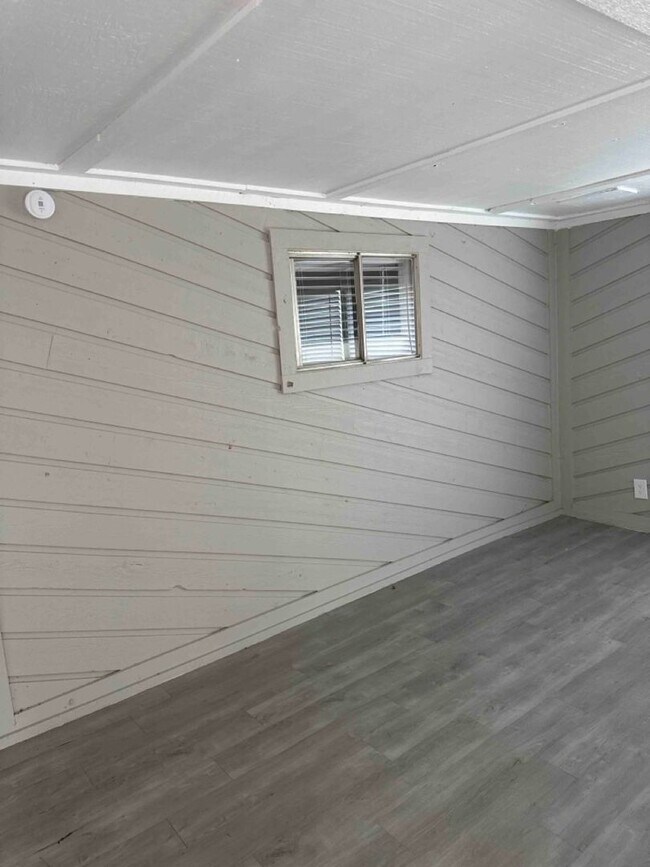 Building Photo - For Sale or Lease