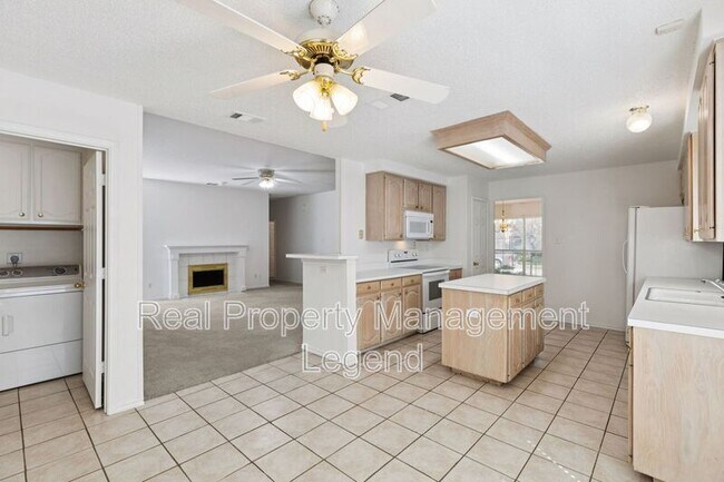 Building Photo - 10971 Castle Dr