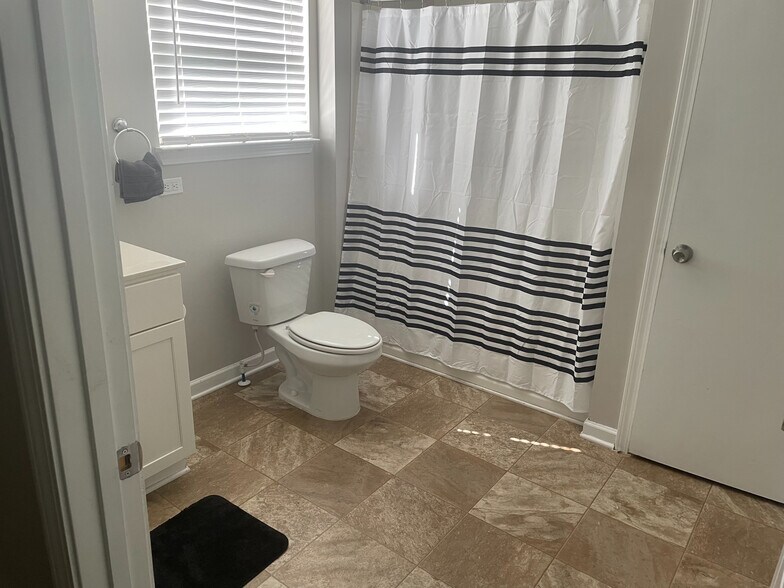 Building Photo - Room in Duplex on New Dawn Ct