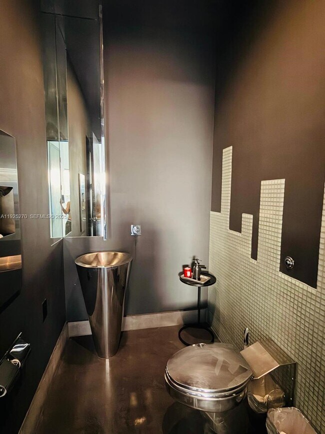 Building Photo - 21025 NE 38th Ave