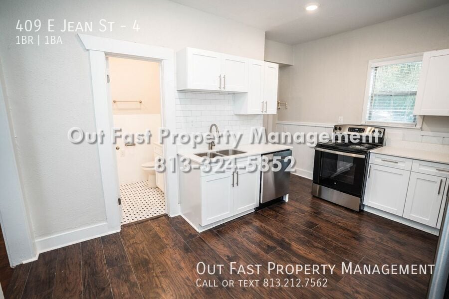 Building Photo - 409 E Jean St