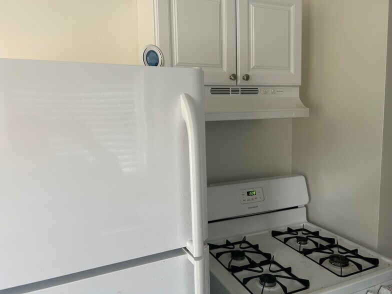 Building Photo - 37188 Melrose Dr