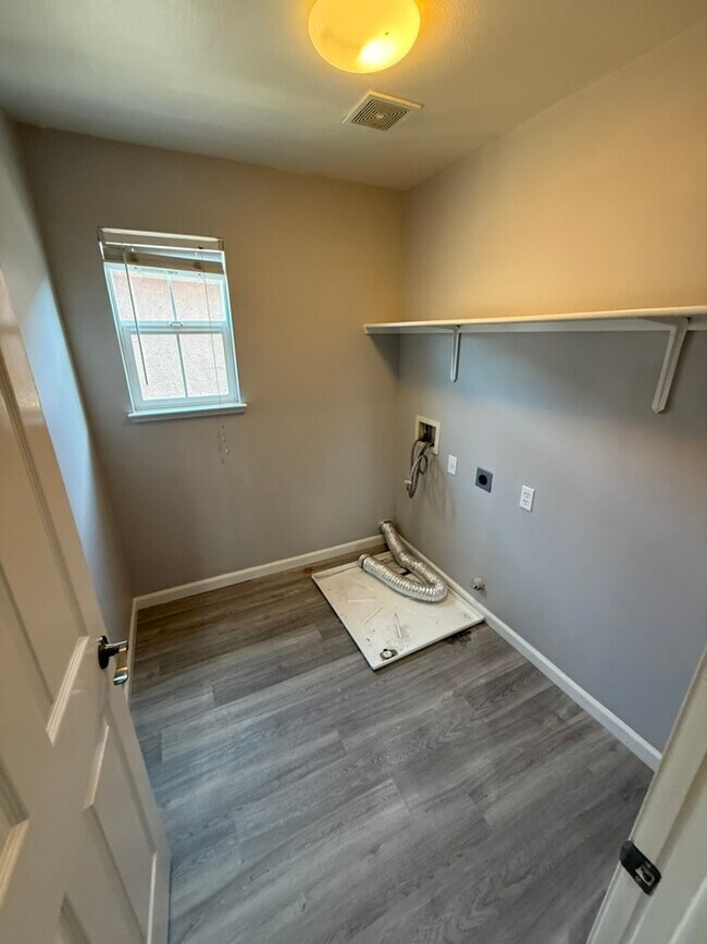 Building Photo - 94 Venus Court