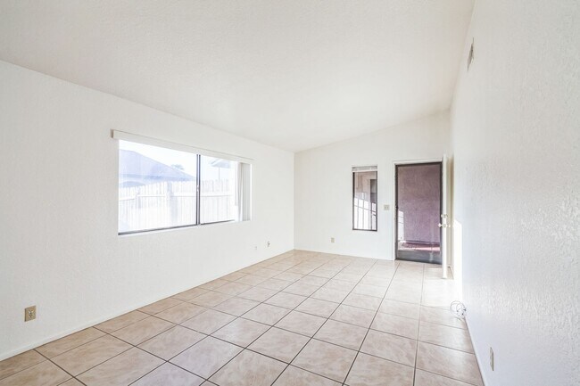 Building Photo - 78701 Ave 42