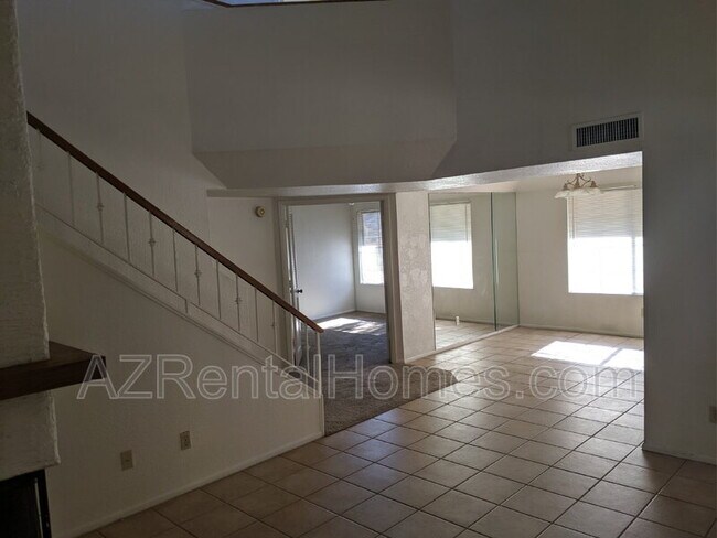 Building Photo - 819 N College Ave