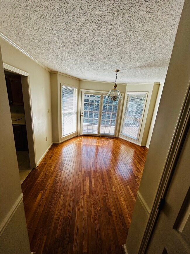 Building Photo - 709 Pineapple Pointe