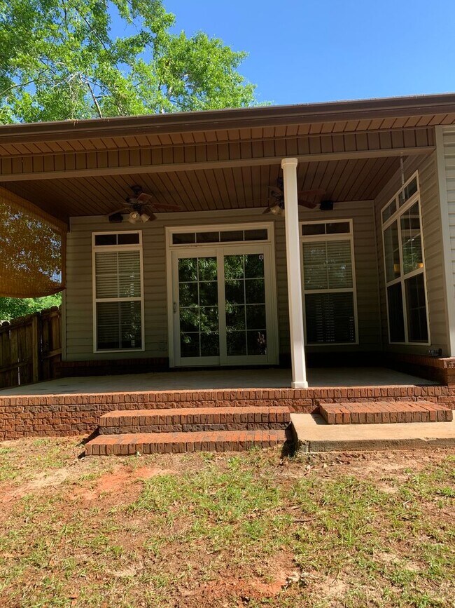 Building Photo - 102 Valley Chase Dr