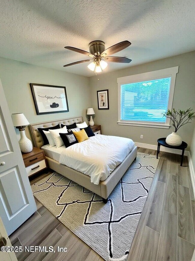 Building Photo - 5609 Hyde Park Cir