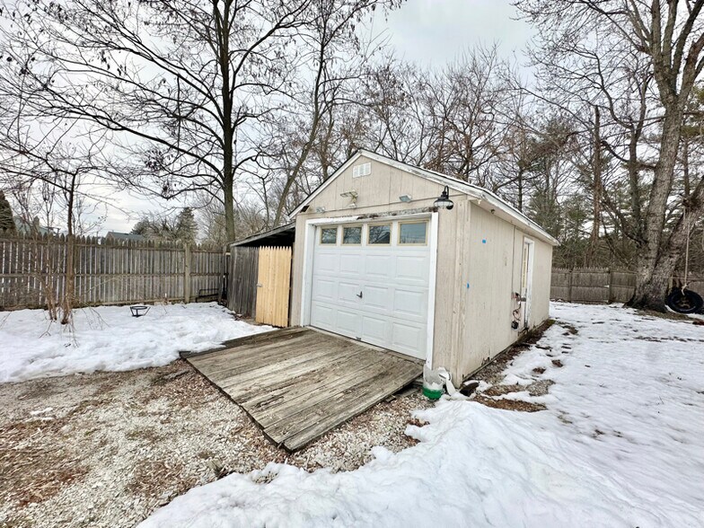 Building Photo - 114 Melini Ave