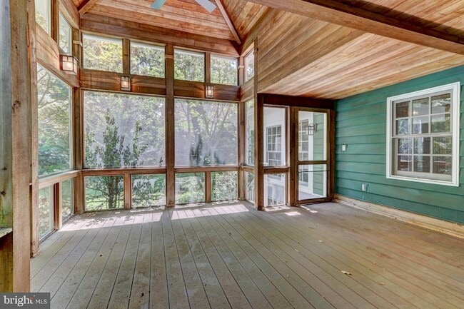 Building Photo - 217 Glenn Rd