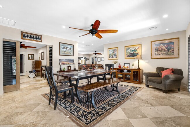 Building Photo - 2032 E La Jolla Dr
