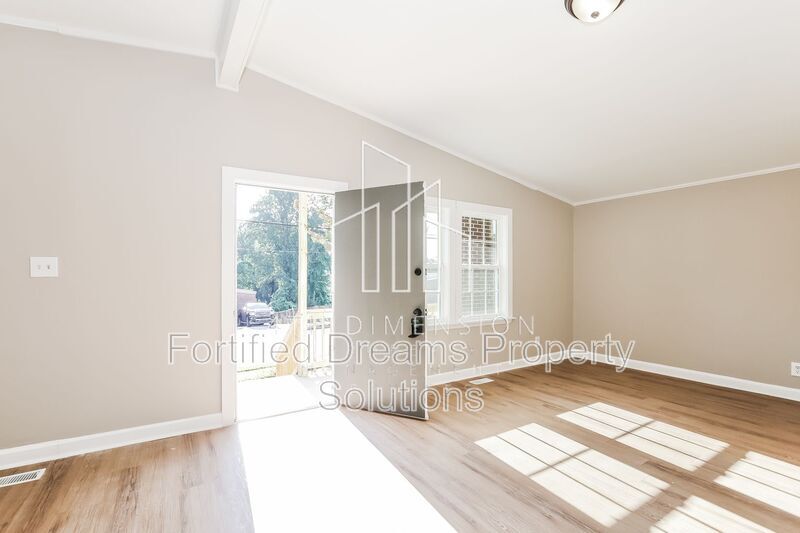 Building Photo - 511 Saunders Pl