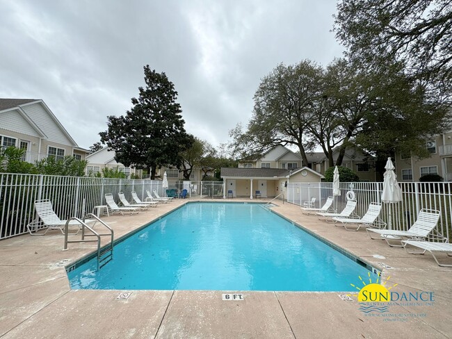 Primary Photo - Upscale 2-Bedroom Condo in Convenient Nice...