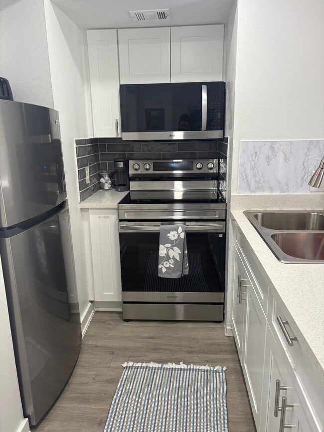 Building Photo - 3104 Stoneway Dr